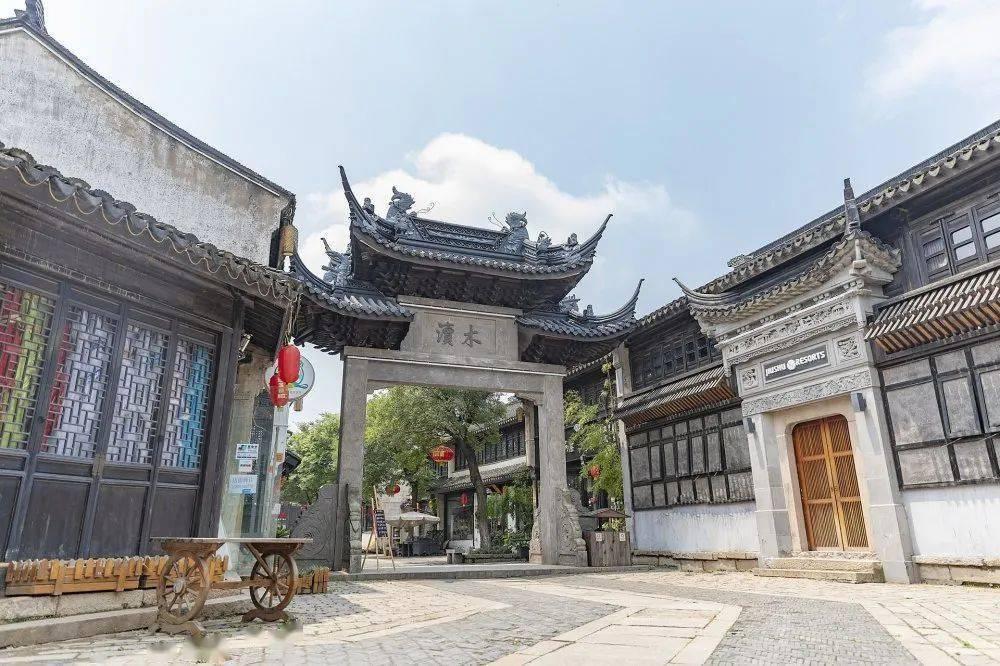 夏日时尚的爱丽